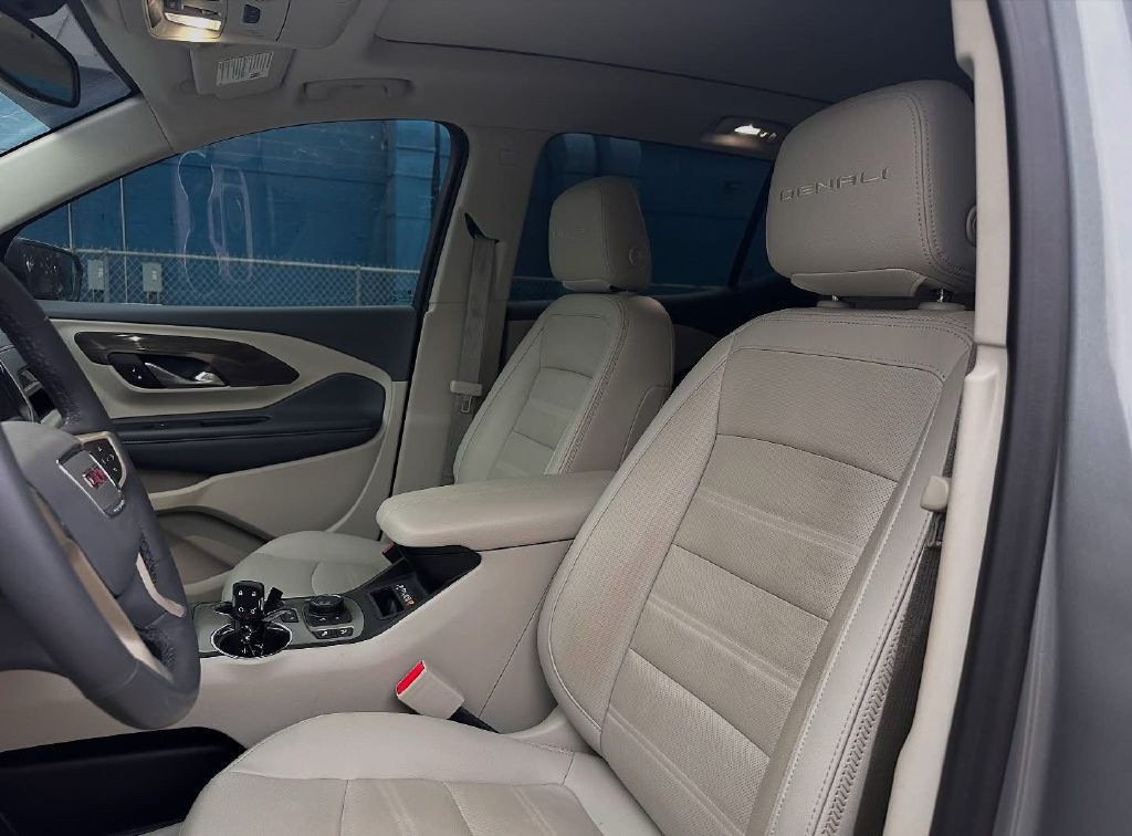 2023 GMC Terrain Image 9