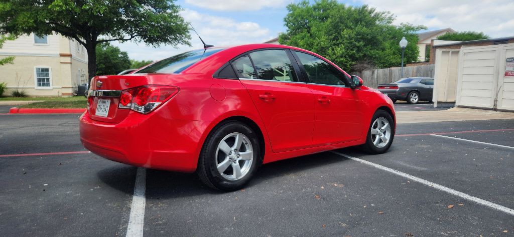 2014 Chevrolet Cruze Image 2
