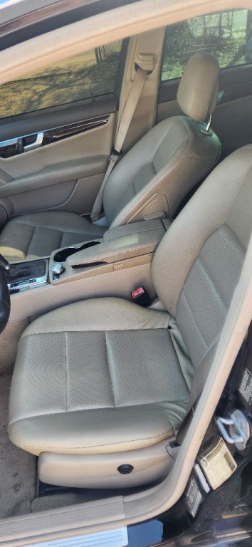 2012 Mercedes-Benz C-Class Image 2