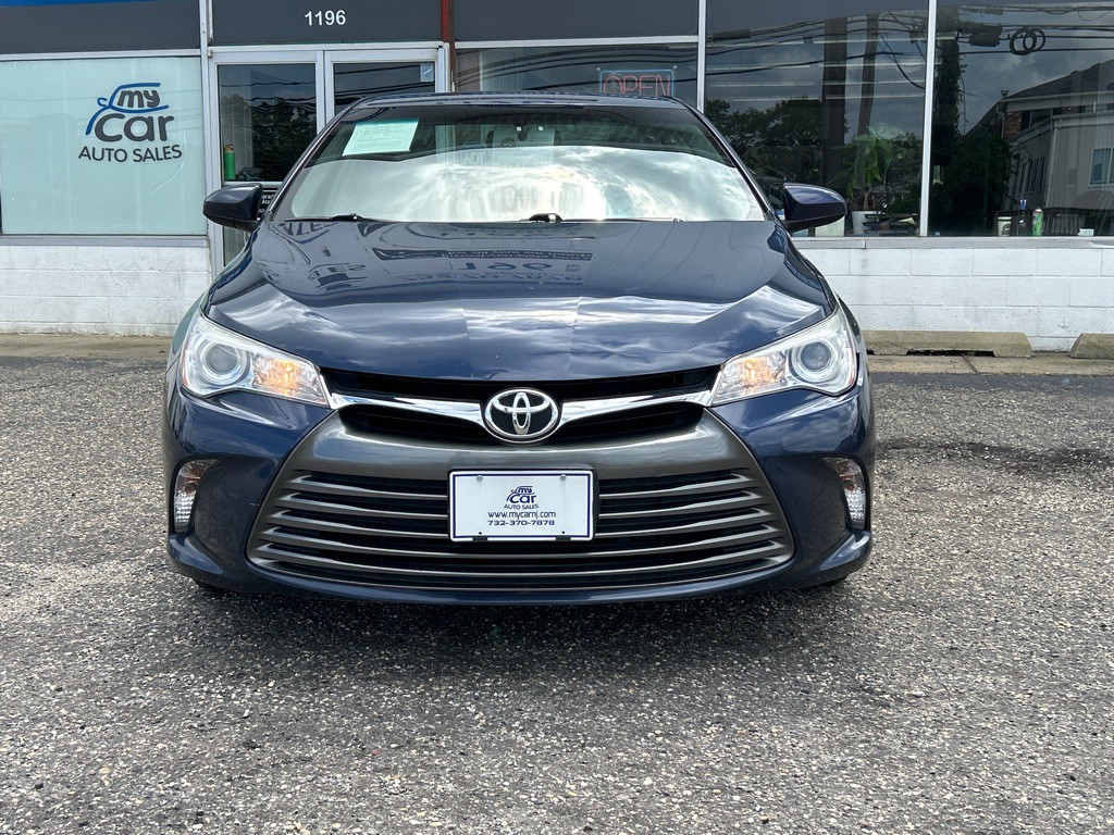 2017 Toyota Camry Image 2