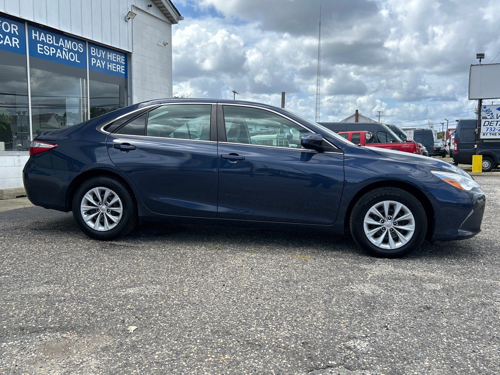 2017 Toyota Camry Image 4