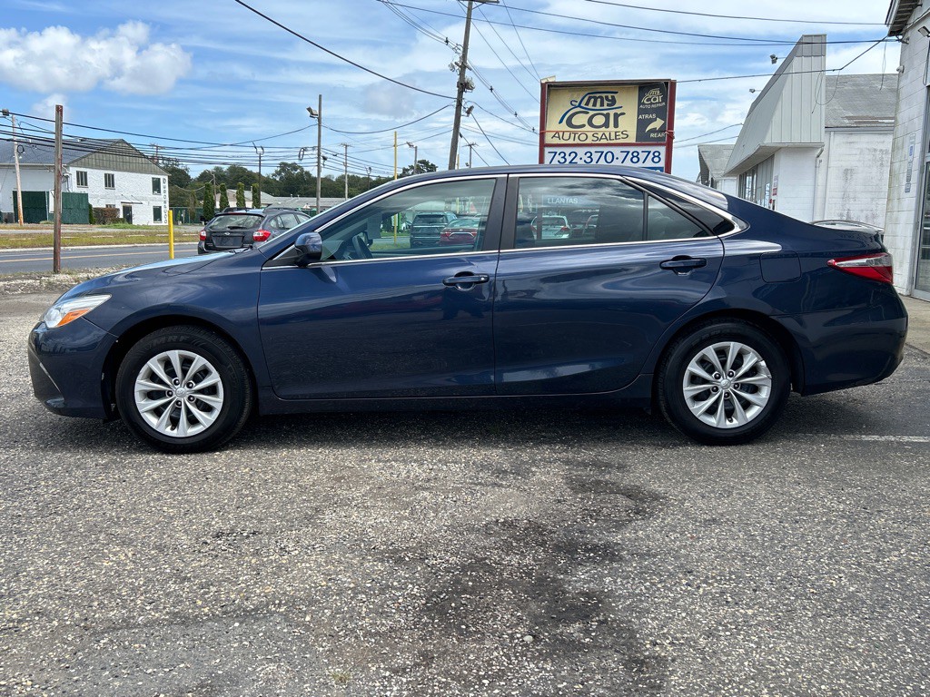 2017 Toyota Camry Image 8