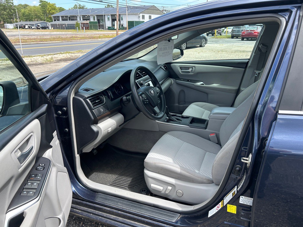 2017 Toyota Camry Image 9