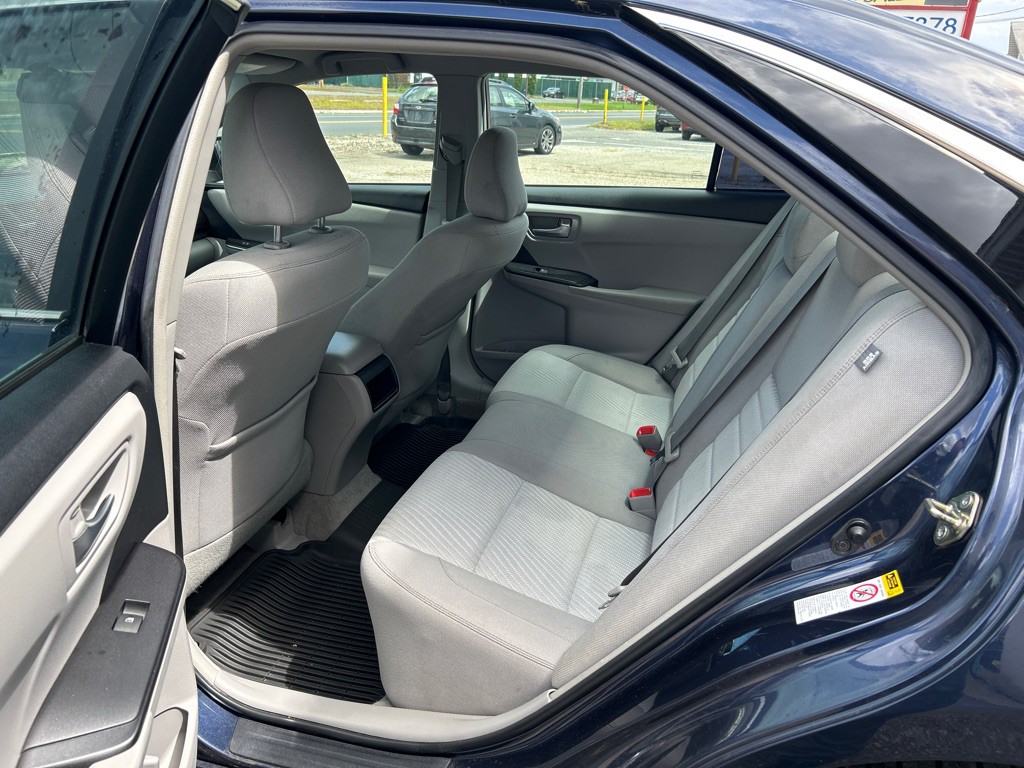 2017 Toyota Camry Image 10