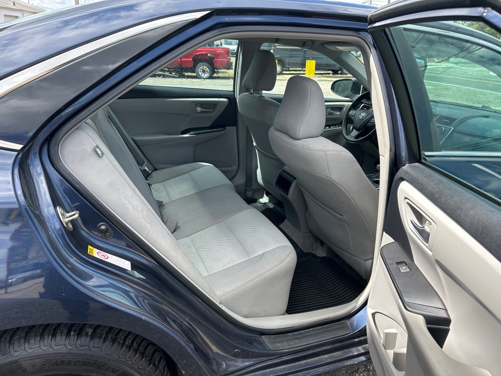 2017 Toyota Camry Image 11