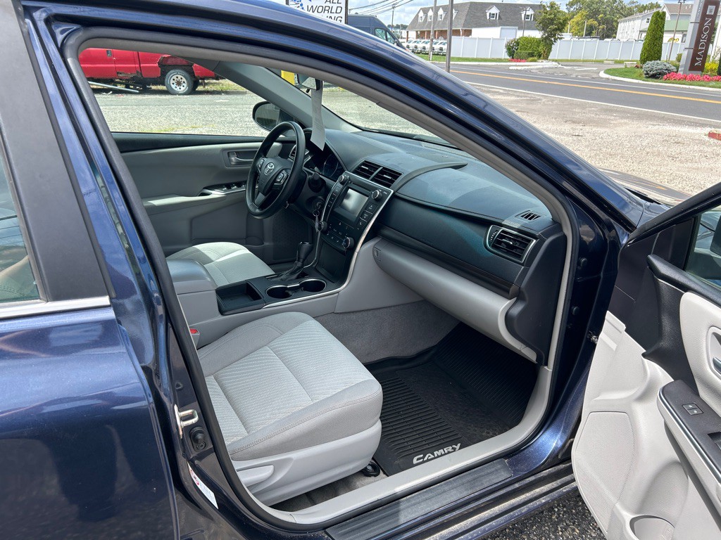 2017 Toyota Camry Image 12