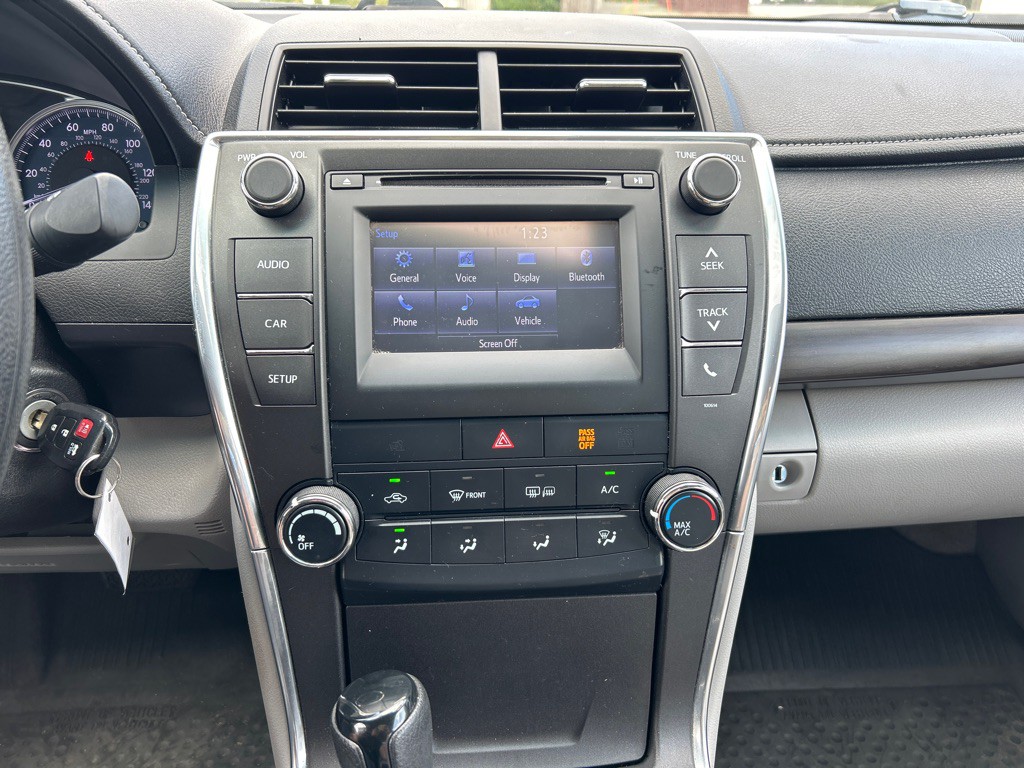 2017 Toyota Camry Image 13