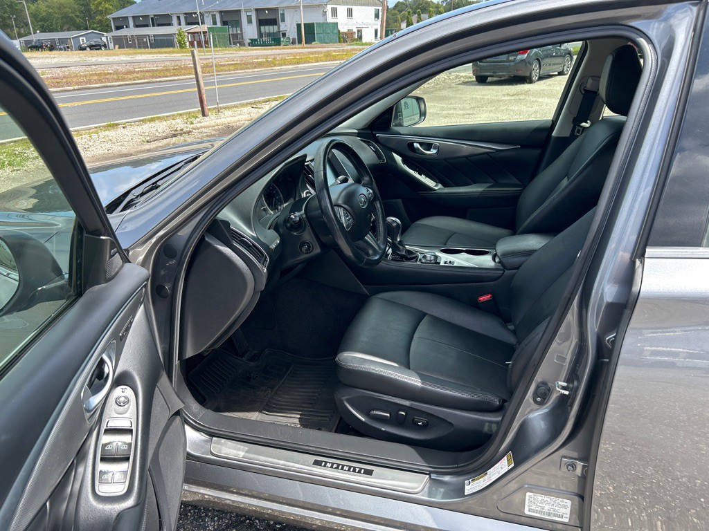2016 INFINITI Q50 Image 9