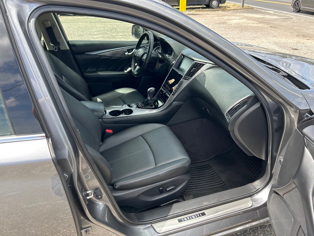 2016 INFINITI Q50 Image 13