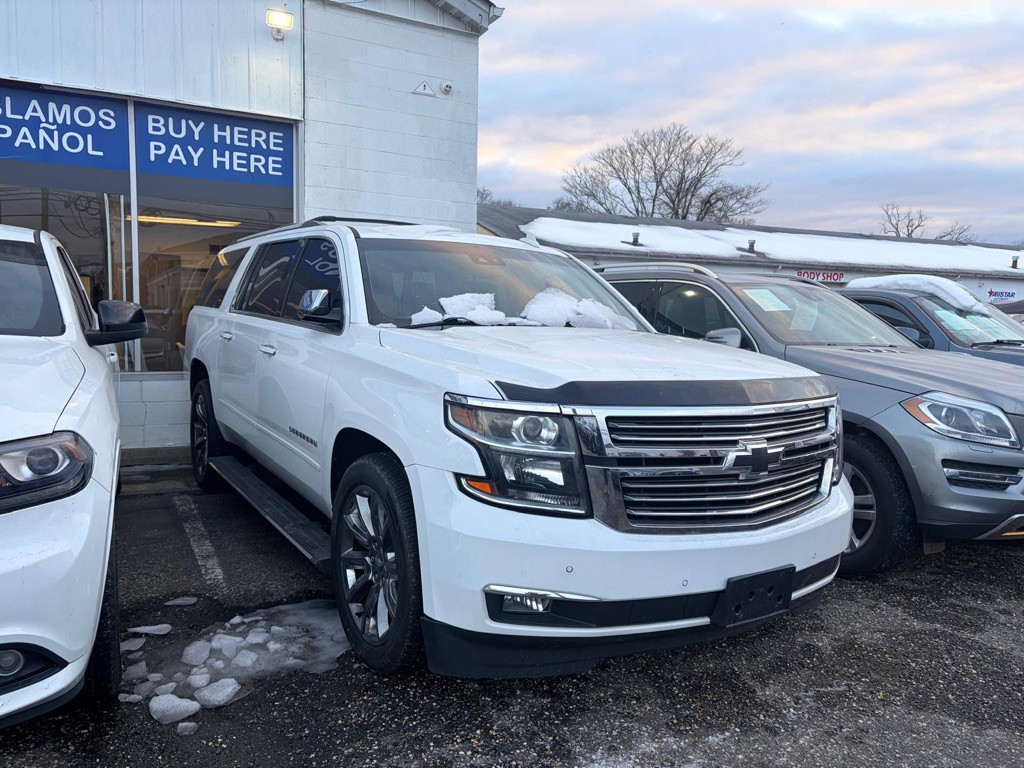 2018 Chevrolet Suburban Image 2