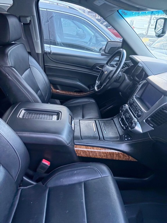 2018 Chevrolet Suburban Image 4