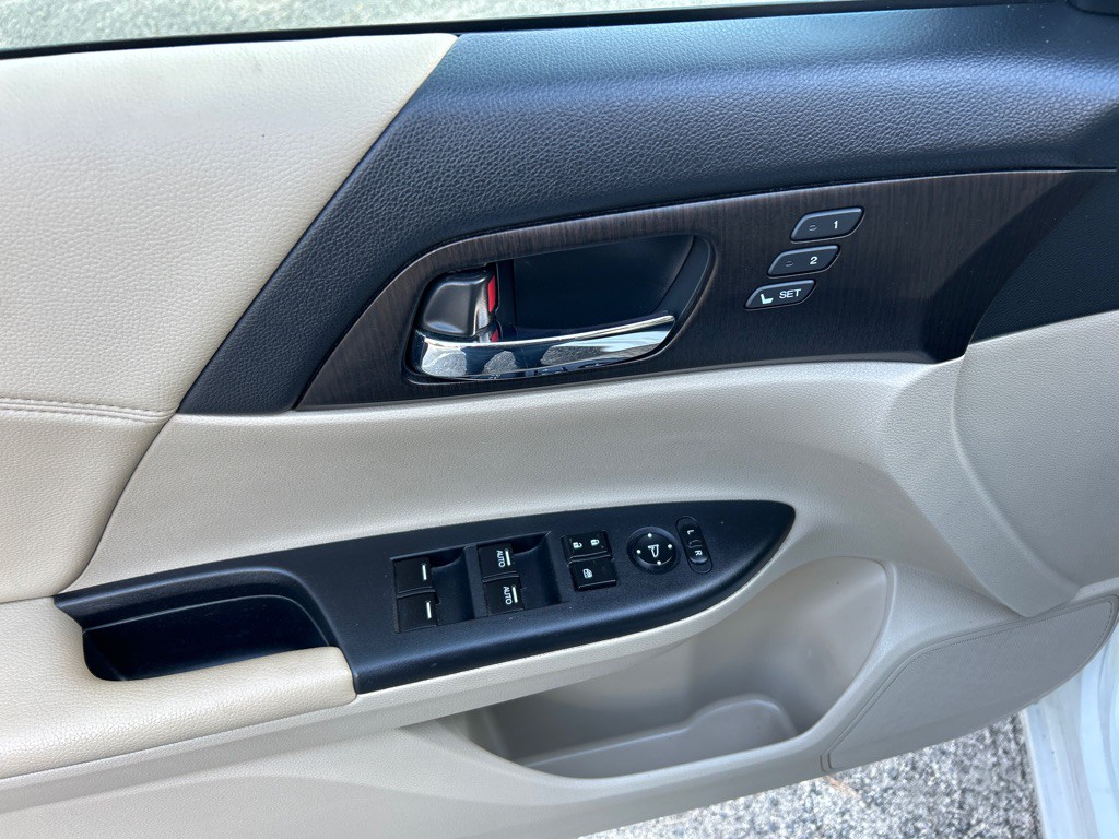 2014 Honda Accord Image 16
