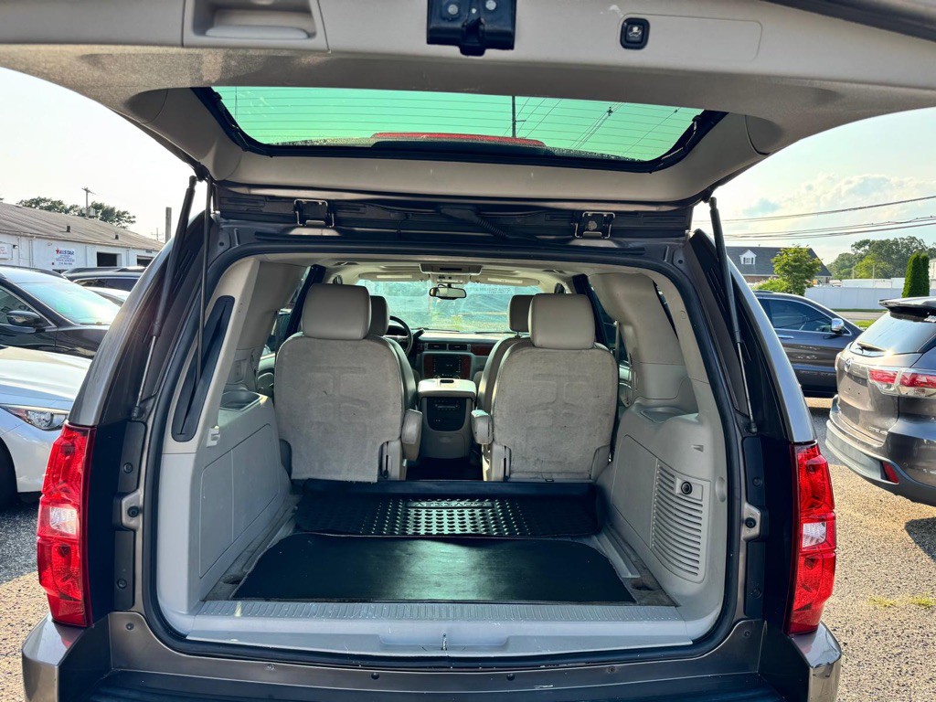 2011 Chevrolet Tahoe Image 6