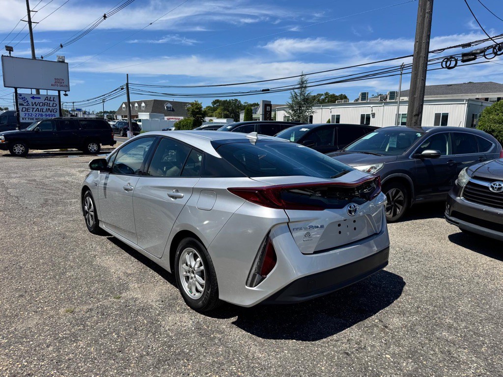 2017 Toyota Prius Image 3
