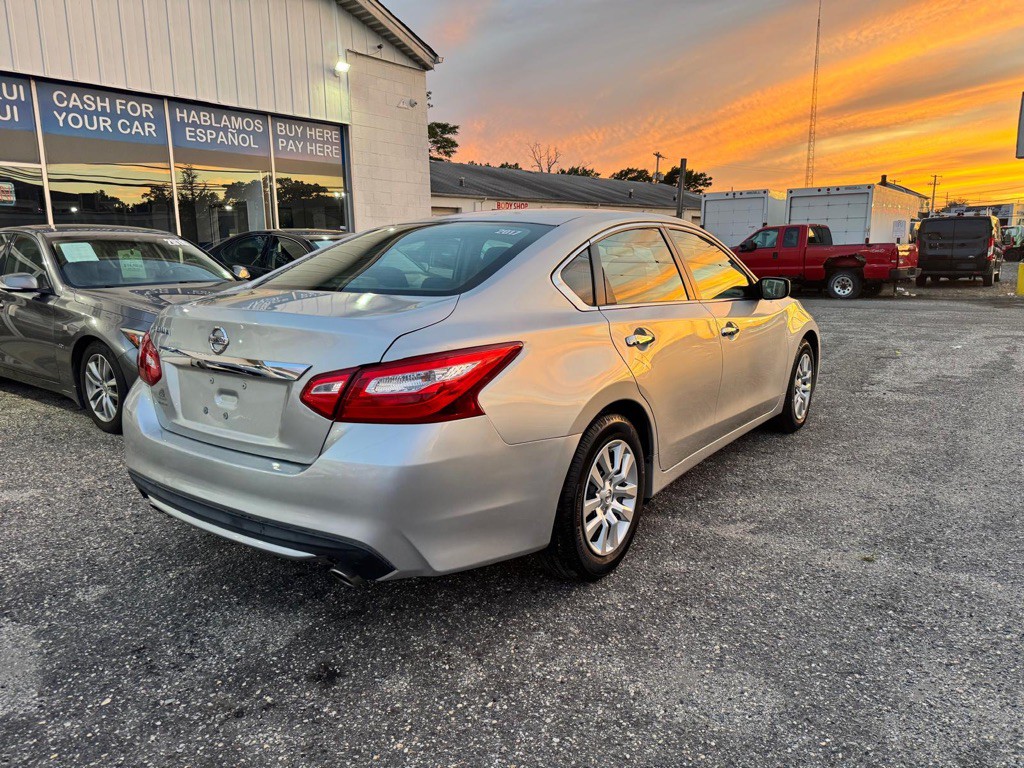 2017 Nissan Altima Image 4