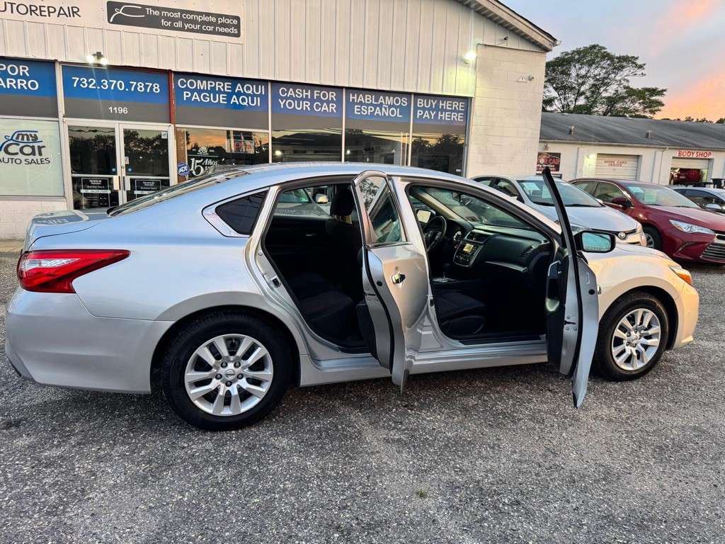 2017 Nissan Altima Image 5
