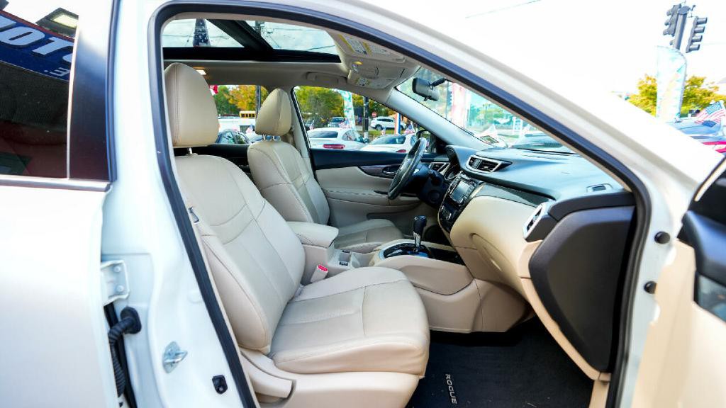 2016 Nissan Rogue Image 16