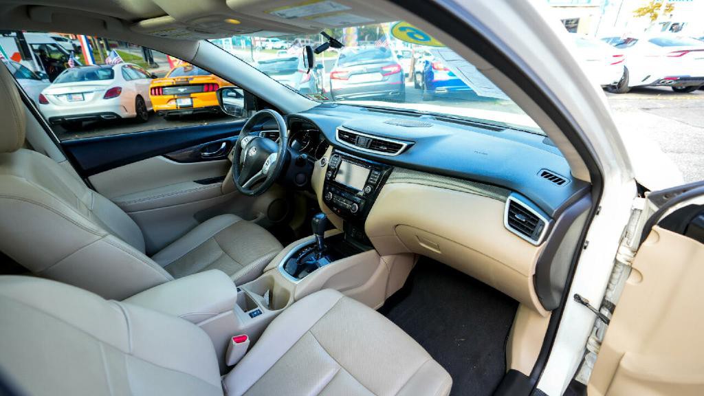 2016 Nissan Rogue Image 17