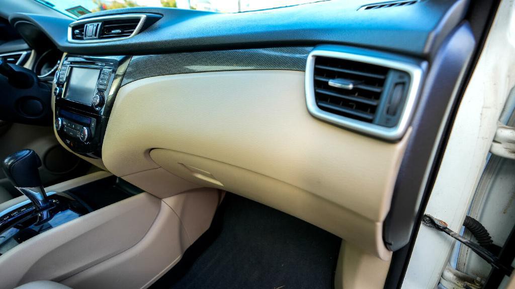 2016 Nissan Rogue Image 19