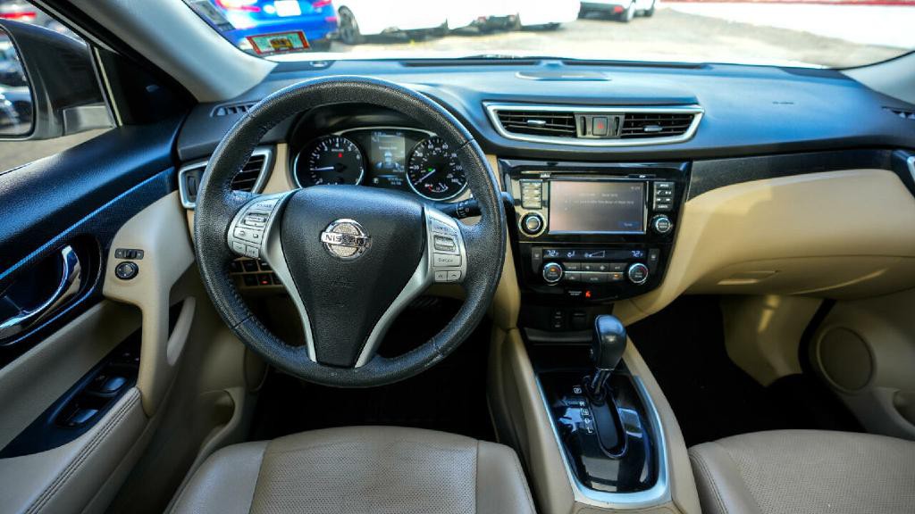 2016 Nissan Rogue Image 24
