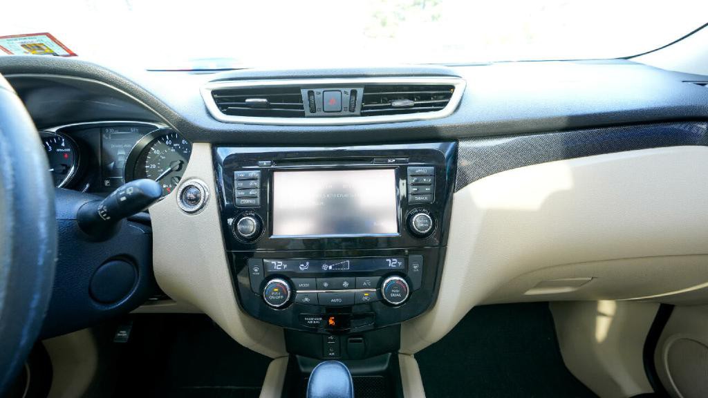 2016 Nissan Rogue Image 30