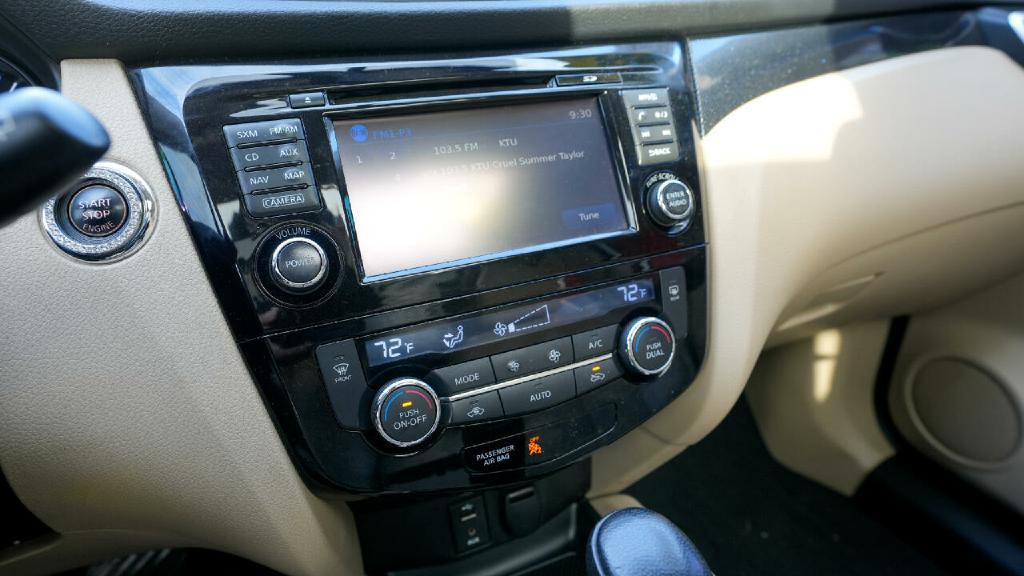 2016 Nissan Rogue Image 33