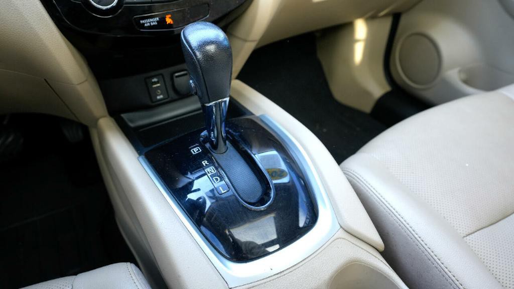 2016 Nissan Rogue Image 35