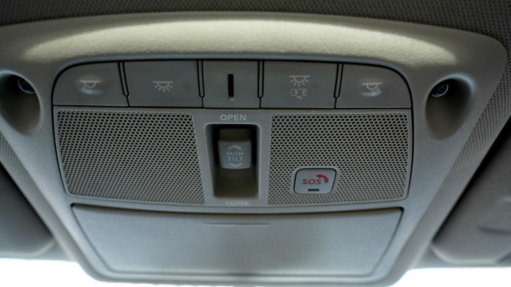 2016 Nissan Rogue Image 37