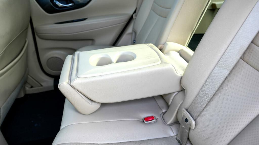 2016 Nissan Rogue Image 43