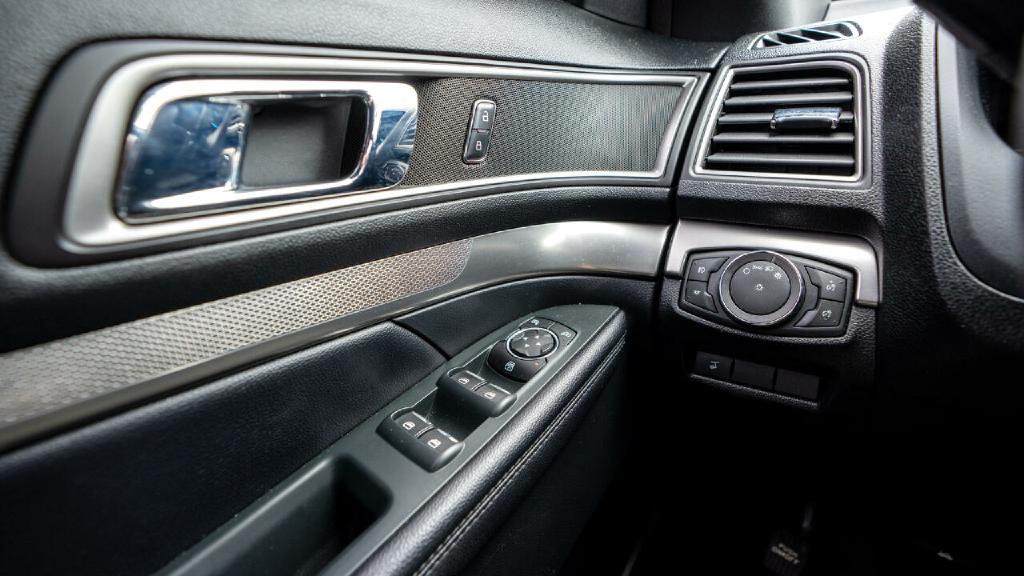 2018 Ford Explorer Image 32