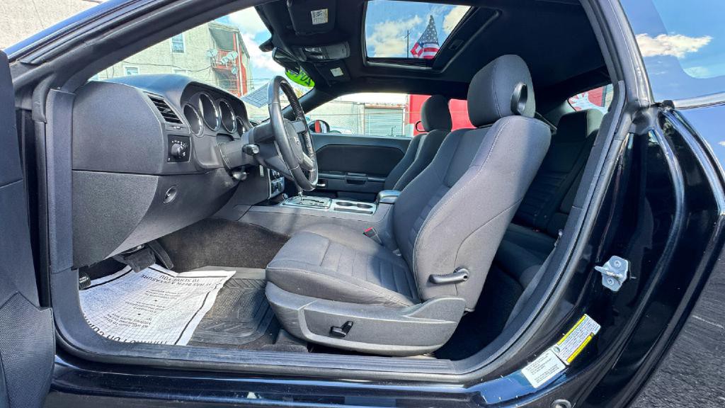 2010 Dodge Challenger Image 10