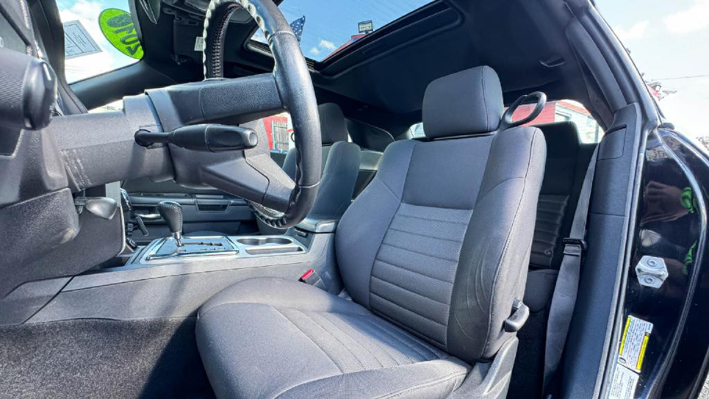 2010 Dodge Challenger Image 11