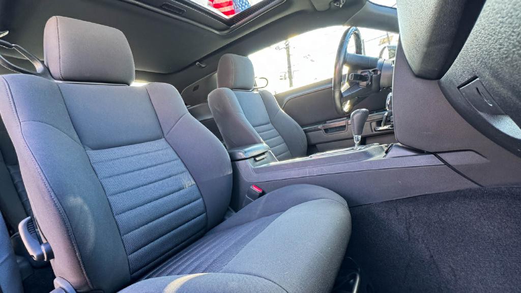 2010 Dodge Challenger Image 16