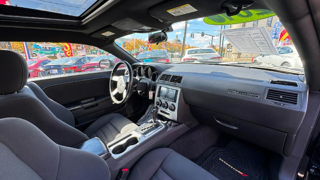 2010 Dodge Challenger Image 18