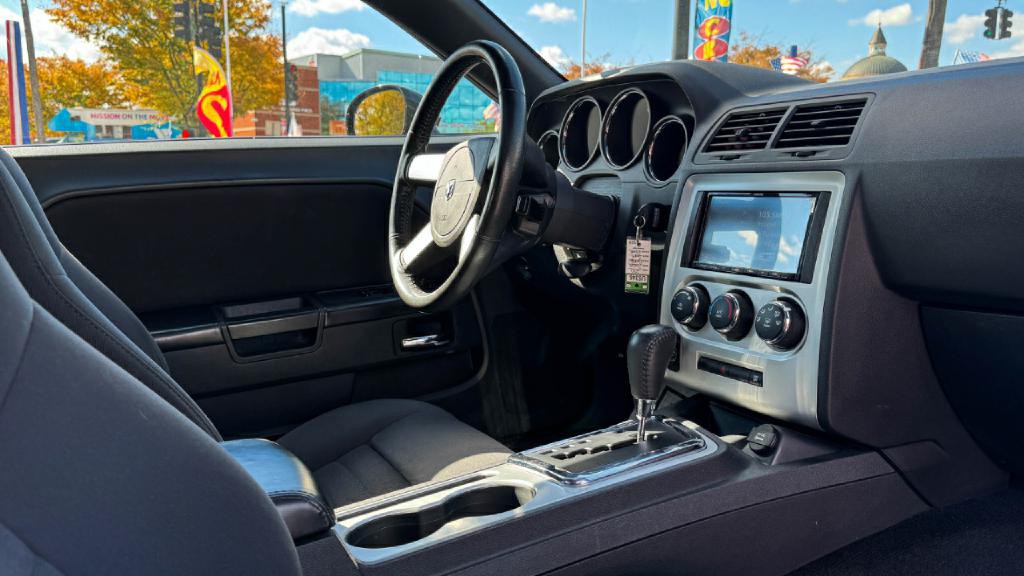 2010 Dodge Challenger Image 19