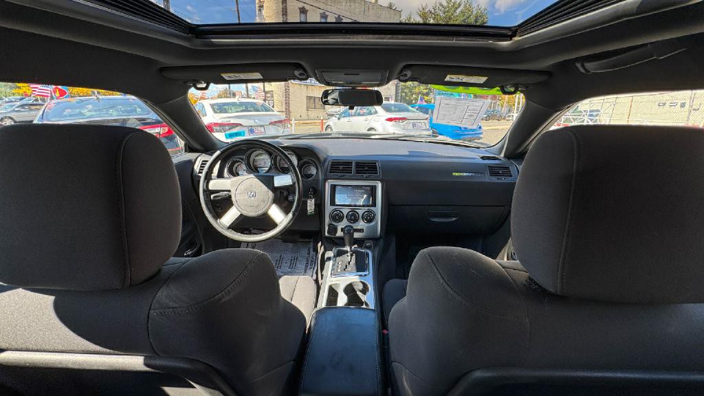 2010 Dodge Challenger Image 20