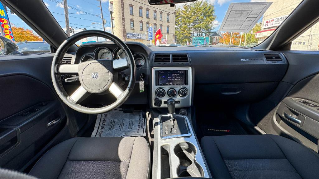 2010 Dodge Challenger Image 21