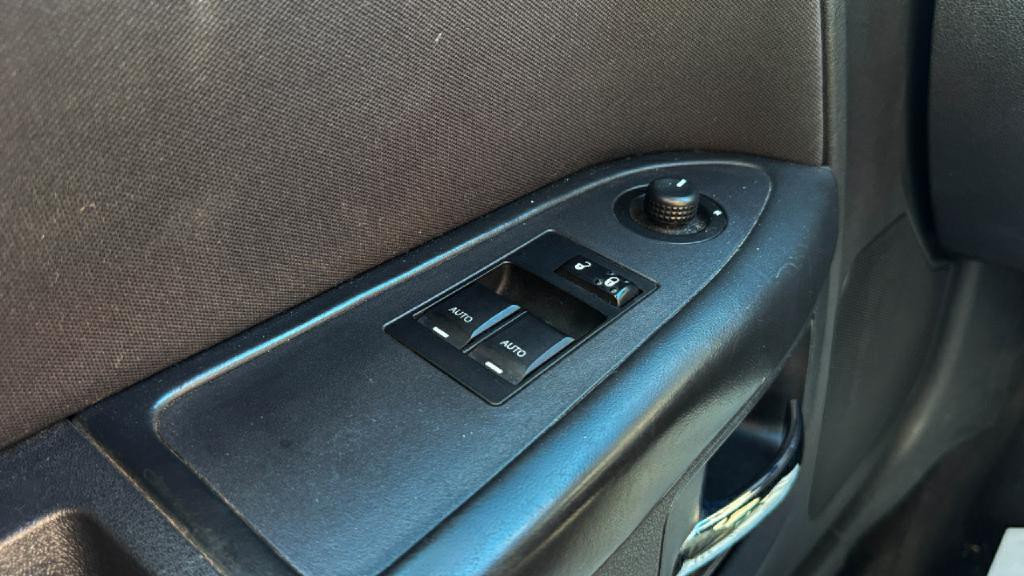 2010 Dodge Challenger Image 24