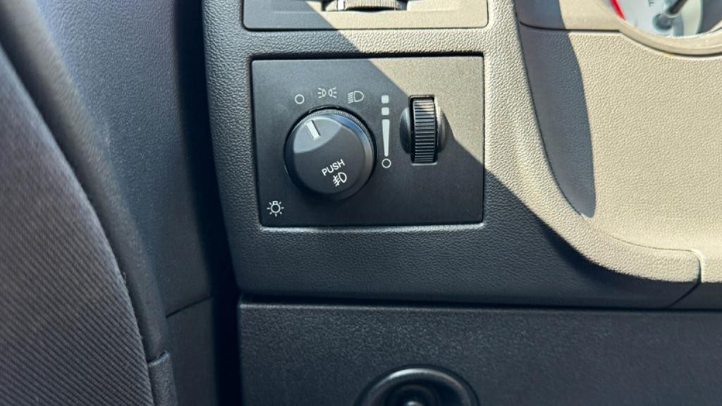 2010 Dodge Challenger Image 25