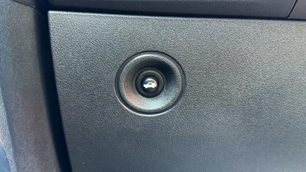 2010 Dodge Challenger Image 26