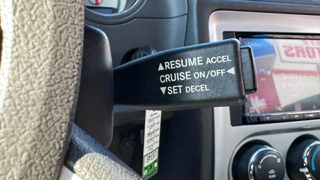 2010 Dodge Challenger Image 28