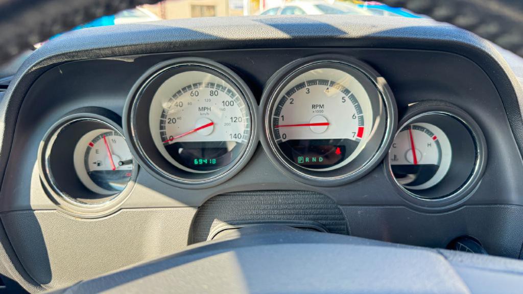 2010 Dodge Challenger Image 29