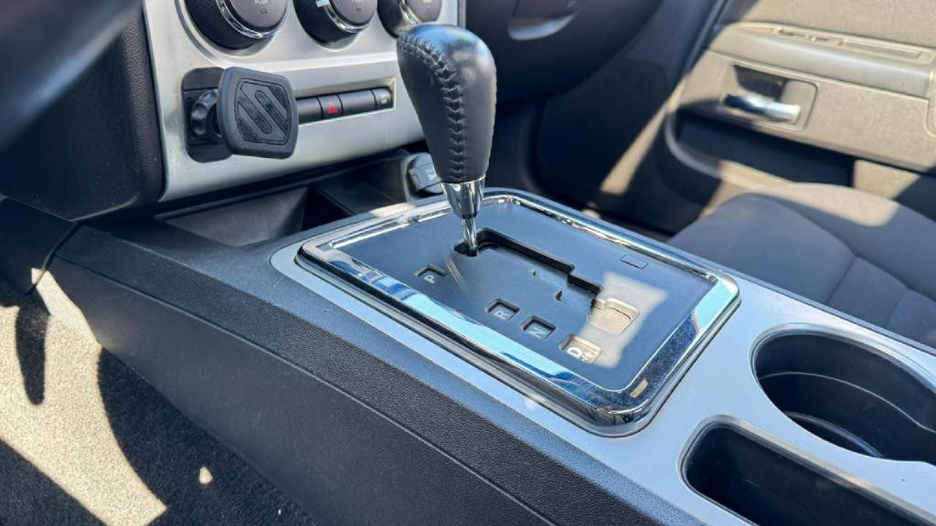 2010 Dodge Challenger Image 32