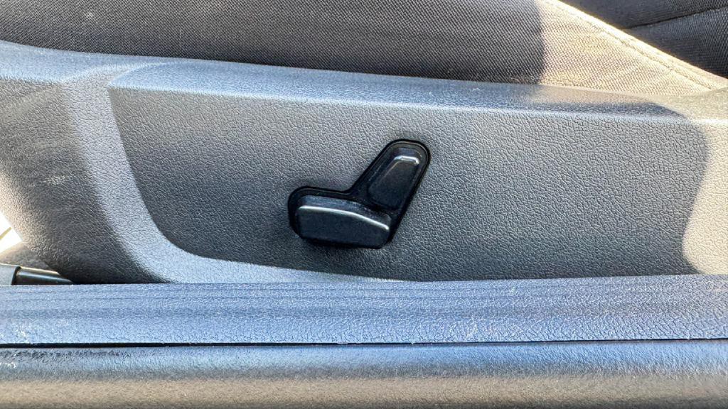 2010 Dodge Challenger Image 40