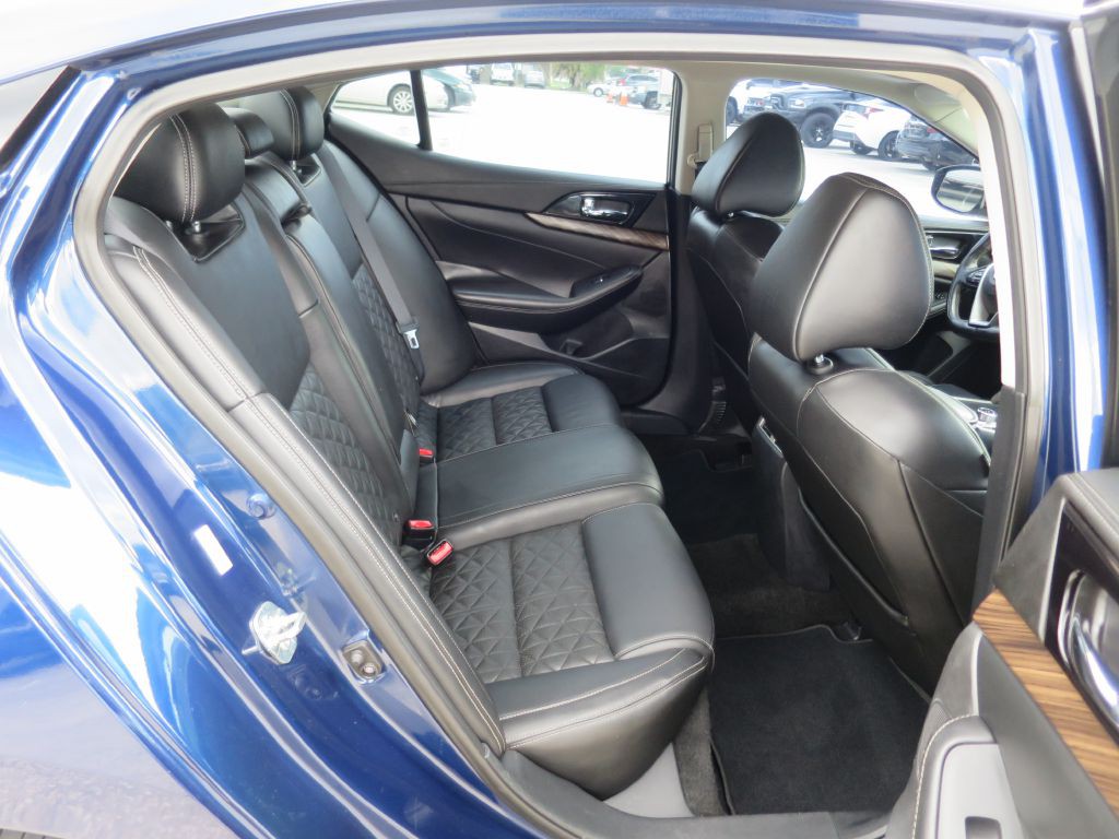 2016 Nissan Maxima Image 12