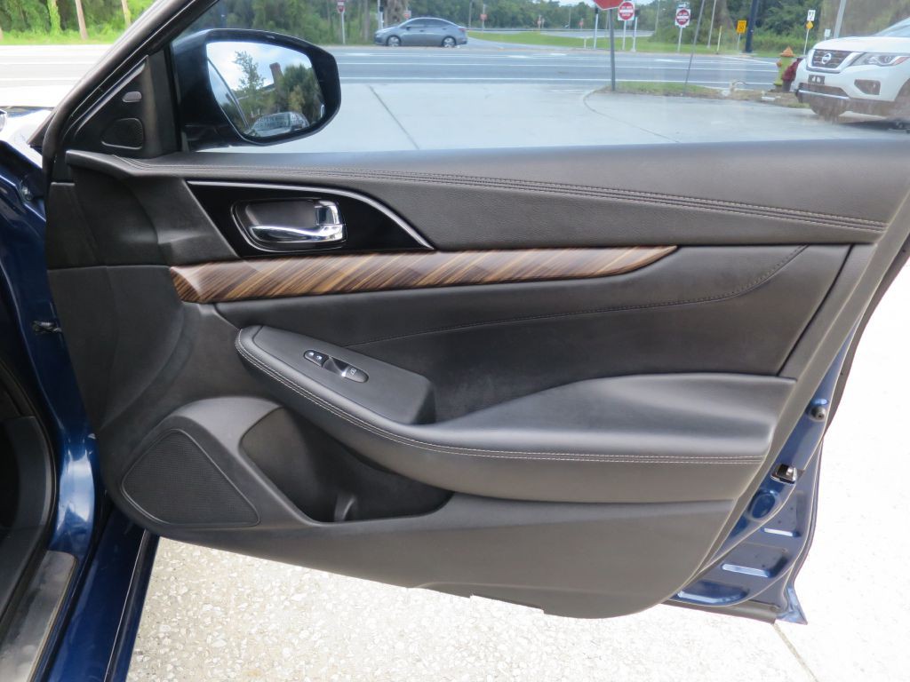 2016 Nissan Maxima Image 15