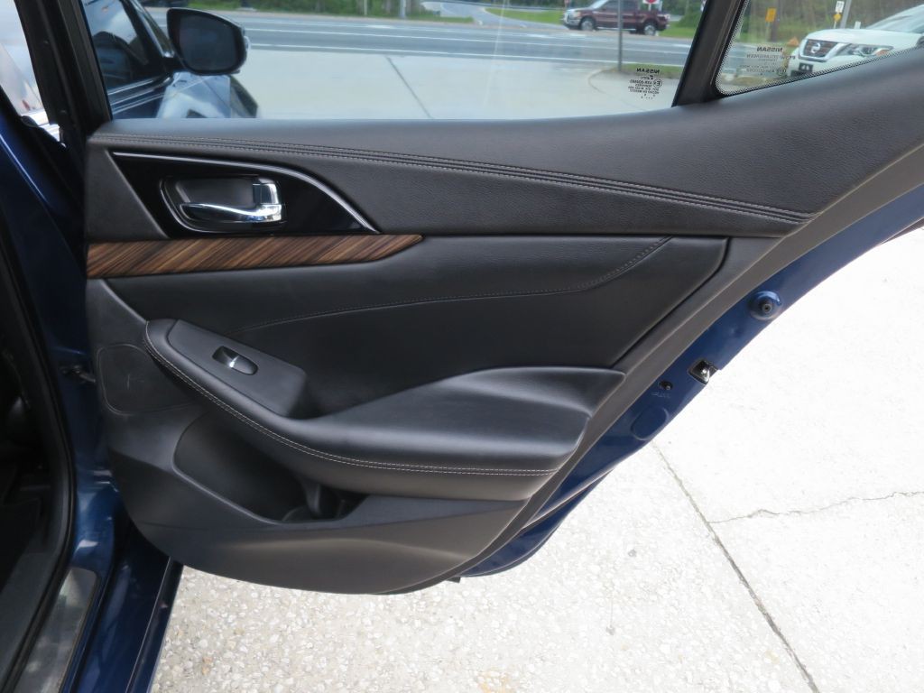 2016 Nissan Maxima Image 16