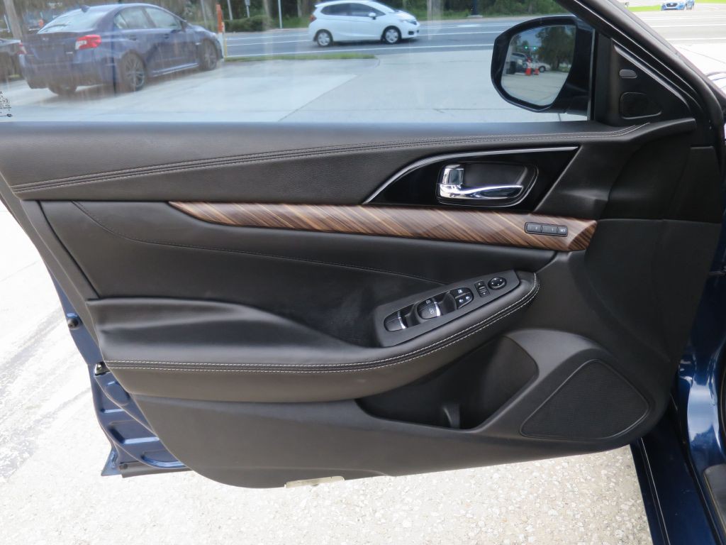 2016 Nissan Maxima Image 18