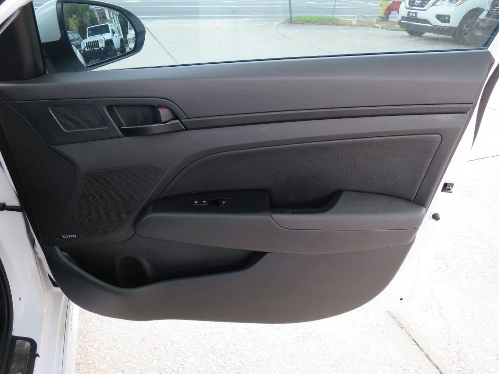 2018 Hyundai Elantra Image 14
