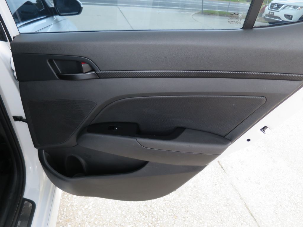 2018 Hyundai Elantra Image 15
